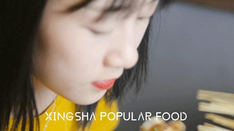 人生一串,烟火江湖!这家铁板烧烤店用串串翻起儿时回忆