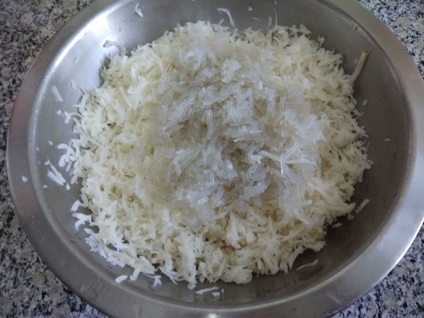 老东北美食白菜芹菜饺子蒸饺,天冷了这种蒸饺最好吃营养丰富