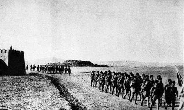 1951年邓华为何主动让位第一副司令给陈赓？甚至亲自致电伟人