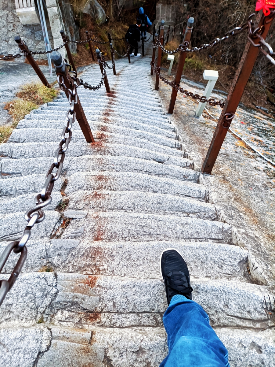 华山二日游登山攻略路线图,陕西自由行夜爬华山