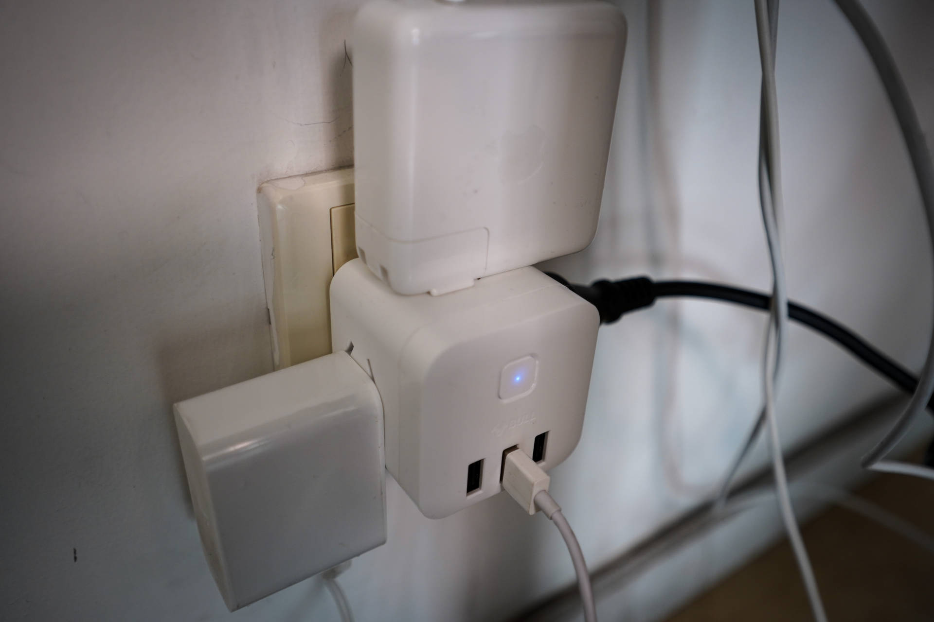 论如何拯救家里的小桌面？聊聊我那些花小钱省大地方的桌面好物