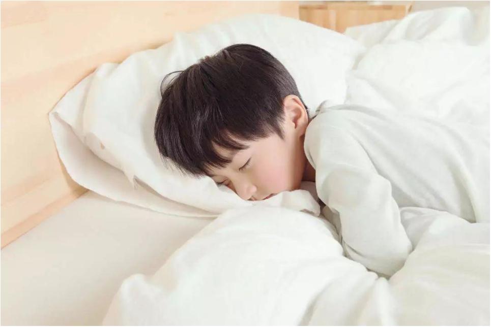 宝宝喜欢趴着睡要干涉吗,宝宝趴着睡对身体有影响大吗