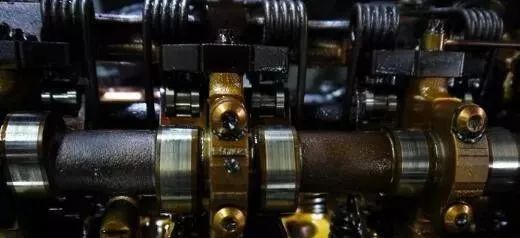 发动机大脚轰油门清洗积碳,自吸车经常大脚油门容易积碳吗