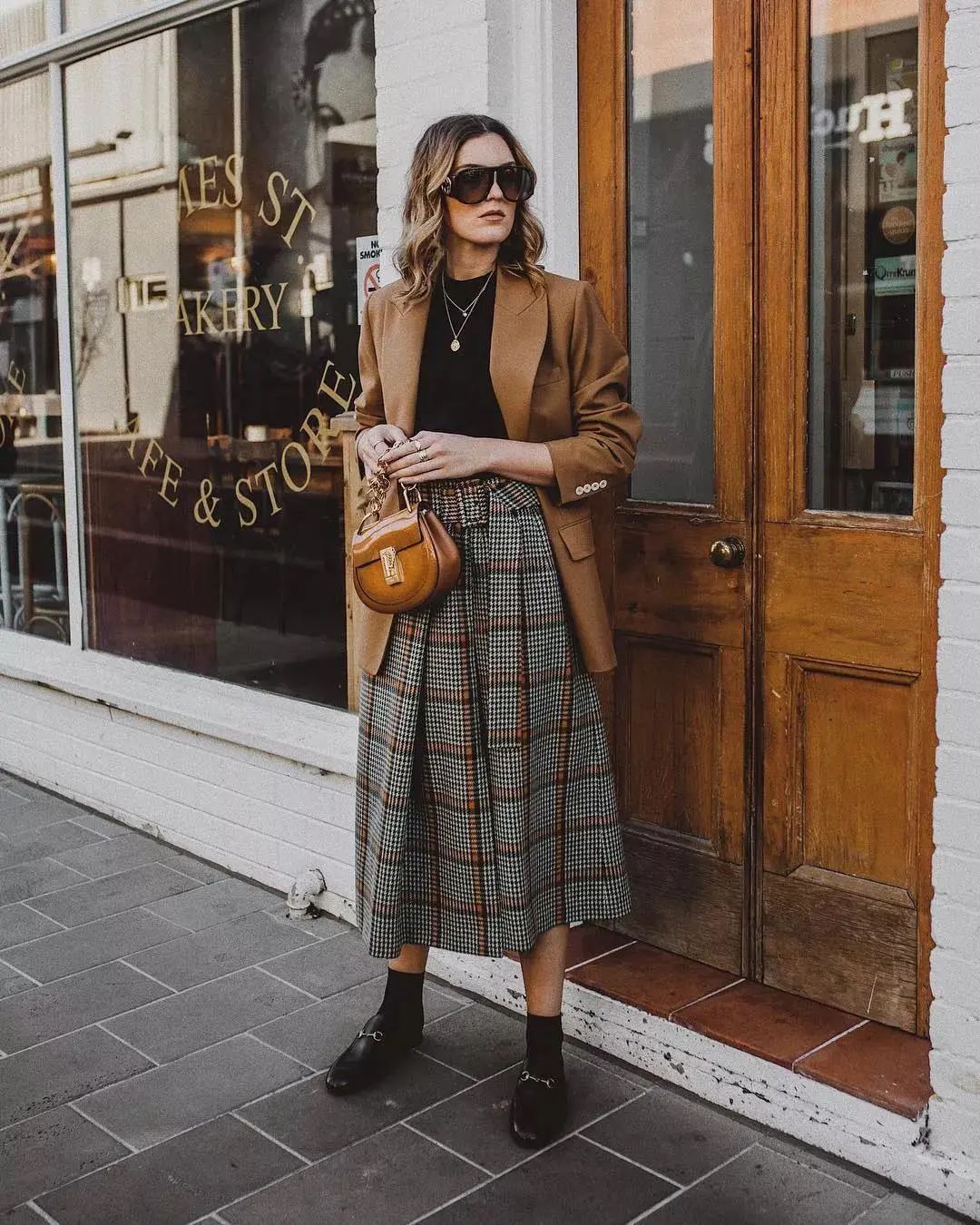 冬天脚怎么穿保暖又好看,今冬不流行露脚踝了露袜才更时髦