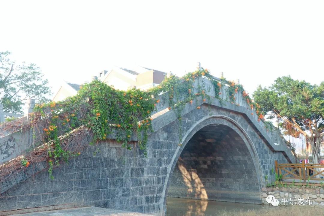 美女游玩桂林漓江,美女去桂林旅游风景太美了