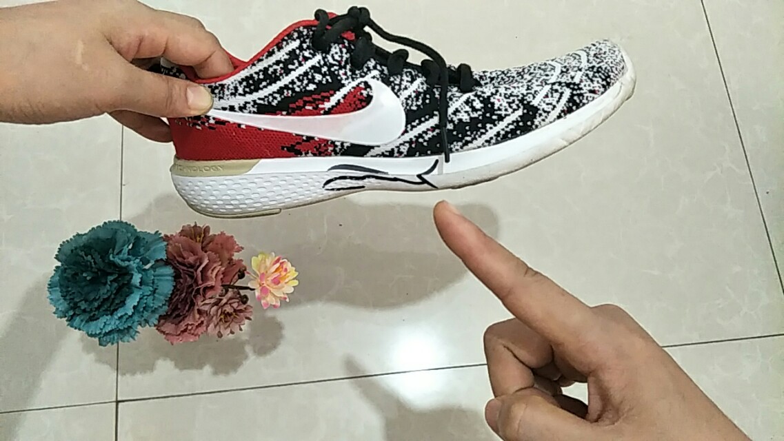 白色鞋脏了怎么清除？“它”是去污高手，一涂一擦立马恢复小白样