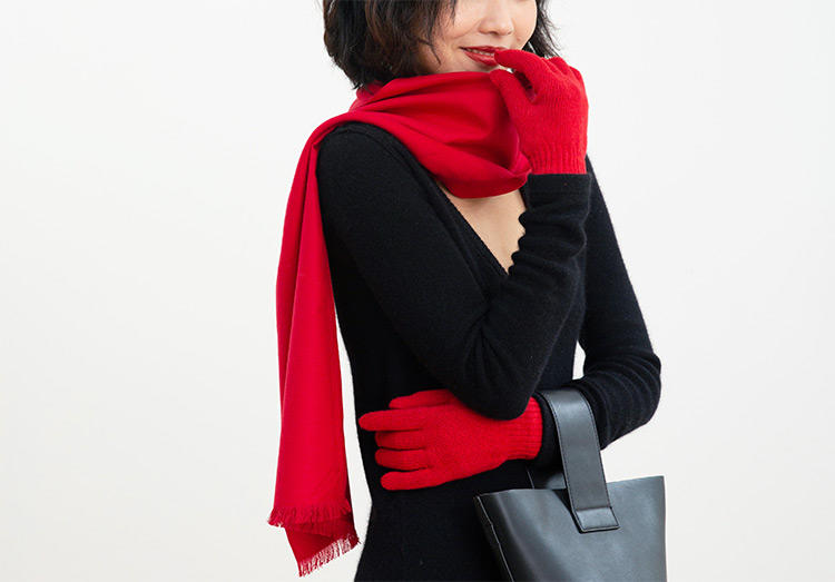 采紫禁红霞做围巾，轻暖丝滑，让你红运整年