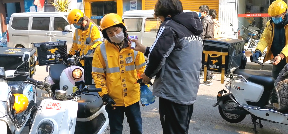 外卖小哥,用车轮温暖着昆明