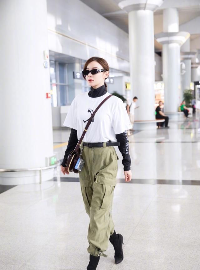 杨幂t恤穿搭,杨幂任何一件单品都能穿