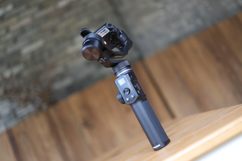 手持稳定器手机和运动相机一体,兼容手机和运动相机的稳定器