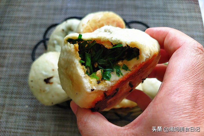 水煎包暄软不塌陷有诀窍，学会这几步，金黄有冰花，比卖的还好吃