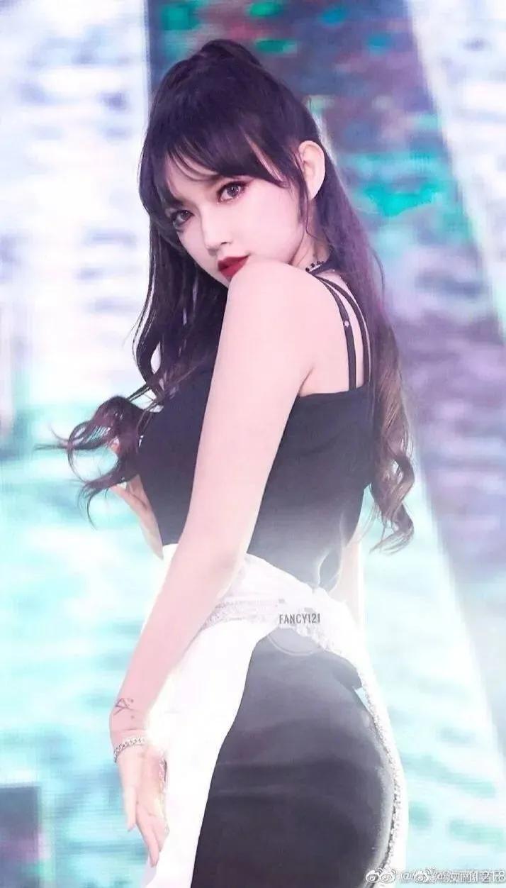 判断适合空气刘海还是漫画刘海,漫画刘海空气刘海哪个好看