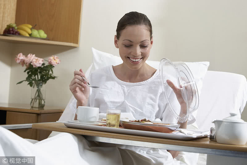 新生儿宝宝有红点怎么回事,新生儿身上红斑能消退么