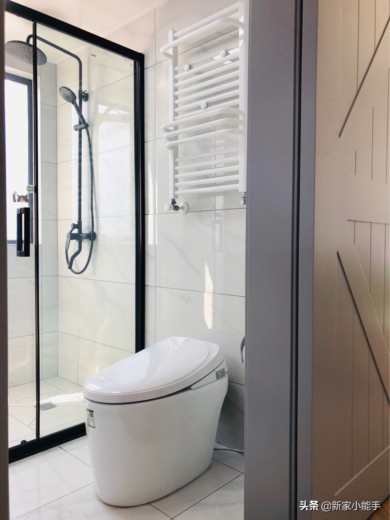 电视背景墙金属线条效果图,学家里装修设计