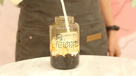 火爆全网的网红奶茶,网红火爆的奶茶店