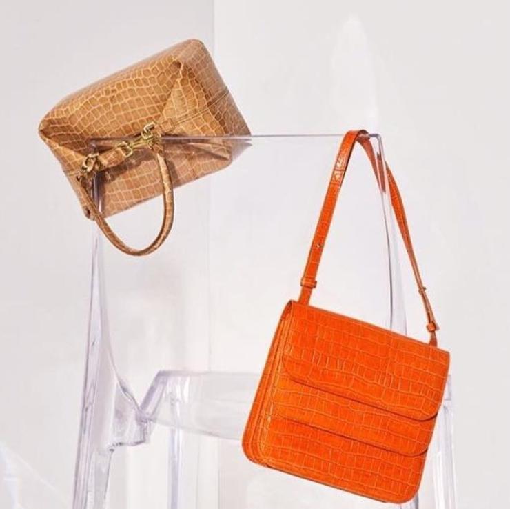 买了名牌包又得买名牌衣服,买了大牌包包后悔吗