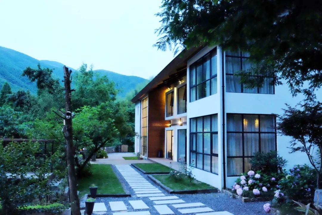 莫干山蕨宿温泉美宿抖音团购,莫干山最有设计感的民宿
