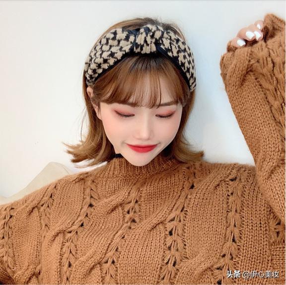 圆脸发饰怎么用好看,简单适合头发少圆脸女生的发饰