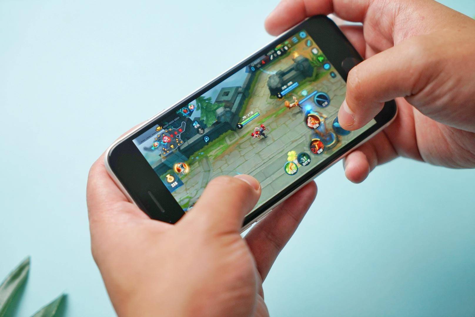 iphonese最新代测评,新一代iphonese4月发布