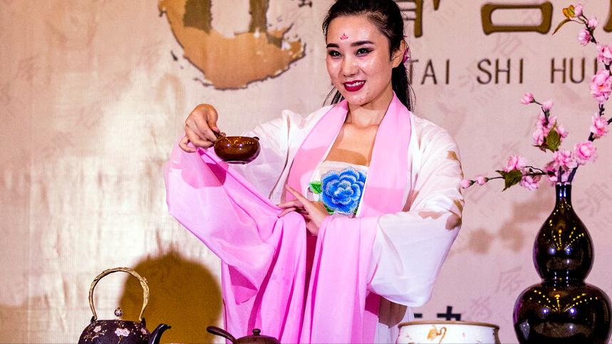 唐僧救出五指山下的孙悟空的故事,孙悟空西天取经师徒四人