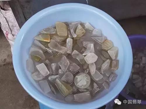 从8亿天价玻璃看翡翠市场上的“替身”