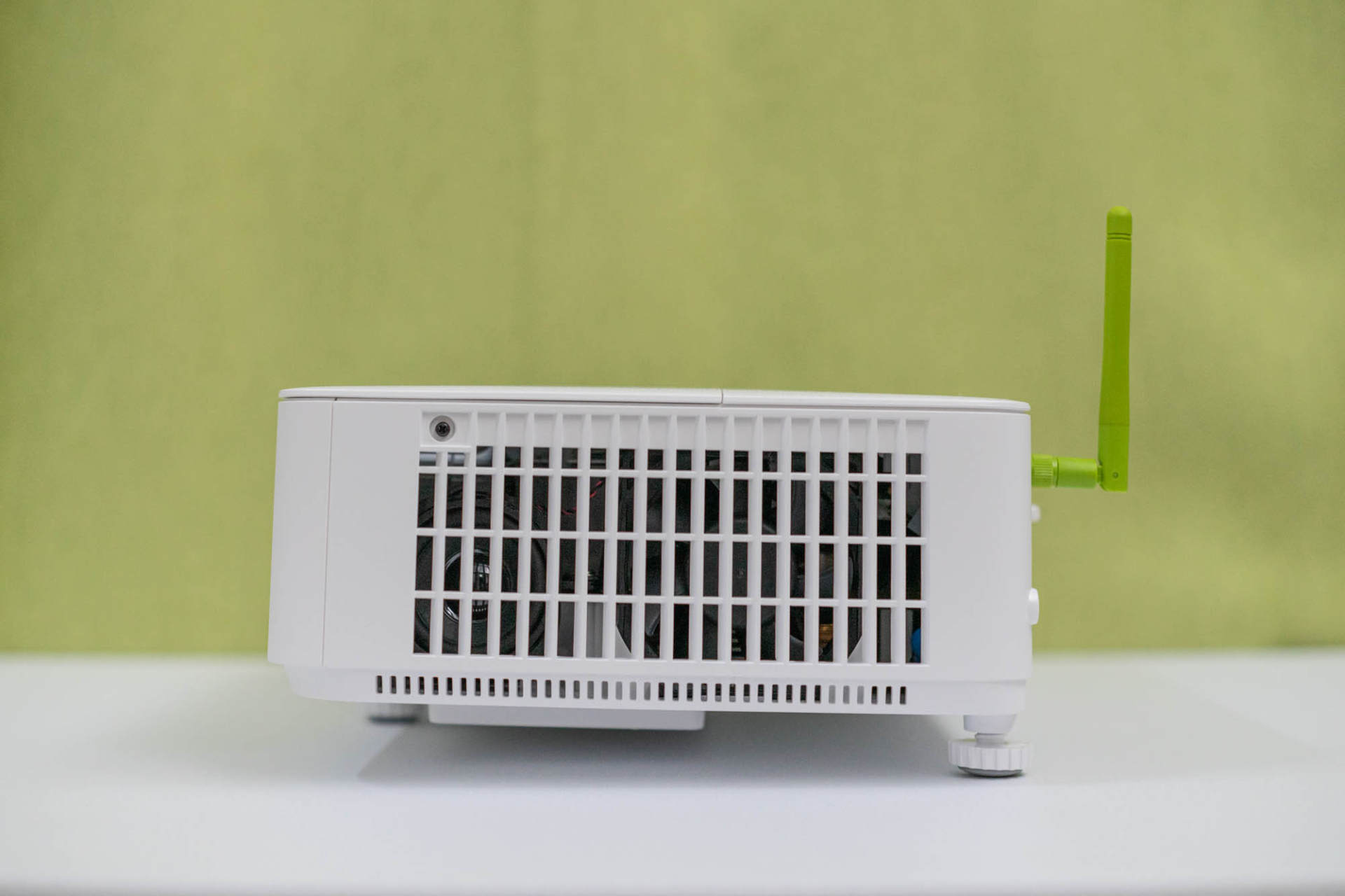 明基推出商务智能宽屏超清新旗舰明基E590投影仪评测