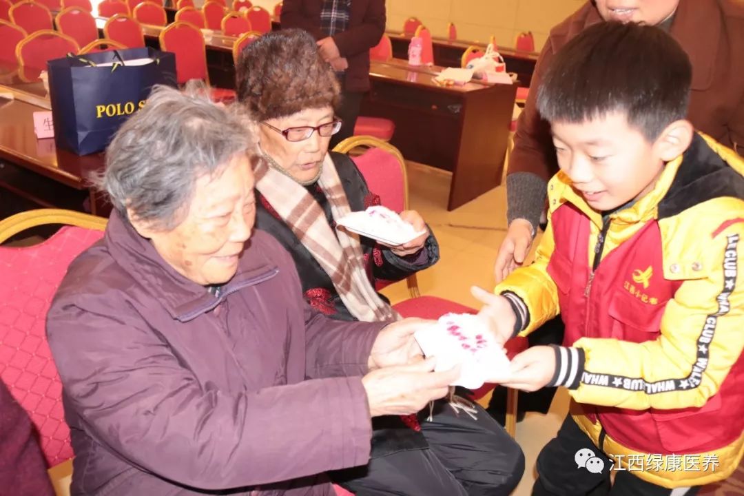 老少同堂其乐融，尊老爱幼代传承——南昌绿康国际老年城十二月集体生日会顺利开展