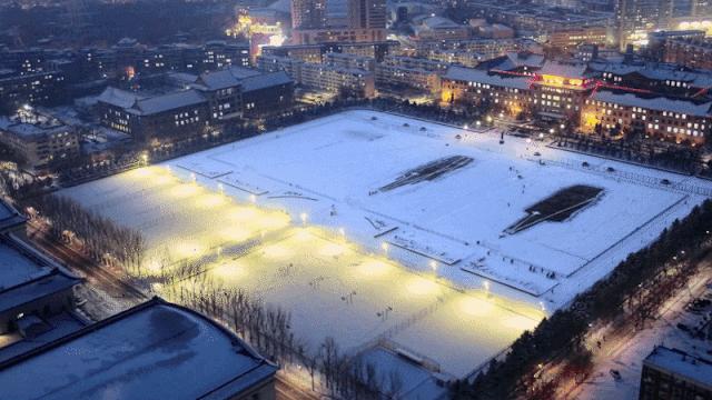 高校雪地双航母,哈尔滨一高校操场惊现双航母