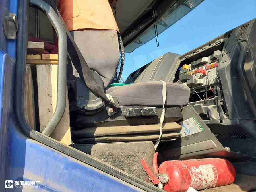 偶遇香港进口卡车,德龙f3000和f3000加强版的区别