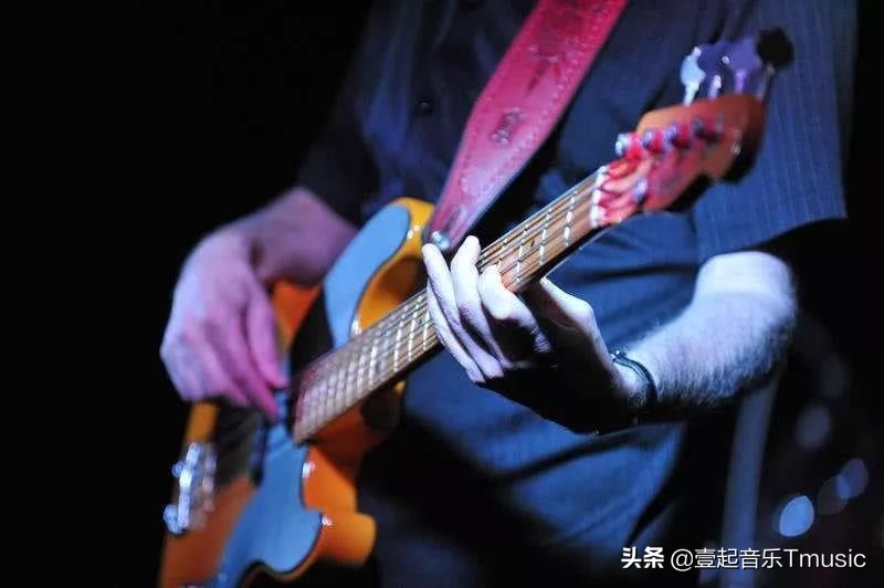 乐队合奏当中，你成了史上弱爆键盘手，咋办？