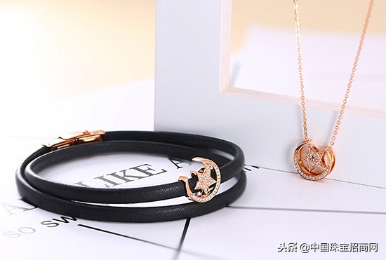 玫瑰金项链褪色如何处理,玫瑰金会掉色成金色吗