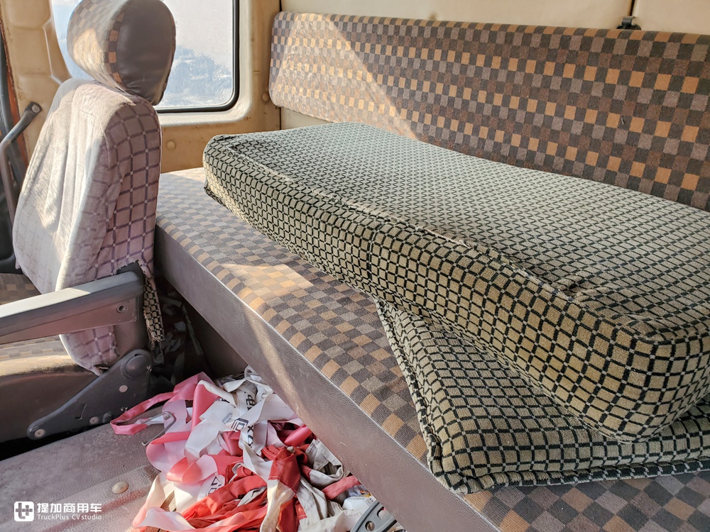 当年国家建设的主力军，排量达惊人的18升，实拍奔驰NG4850大件车