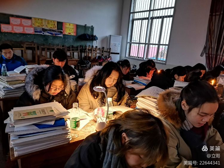 记忆深处的那盏灯,记忆中的那盏油灯