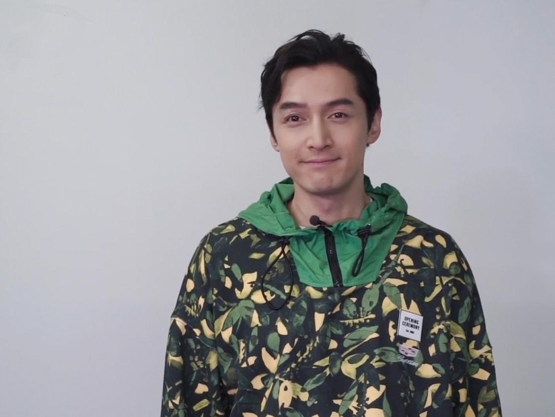 胡歌帅到炸裂,胡歌最新写真再显文艺气息