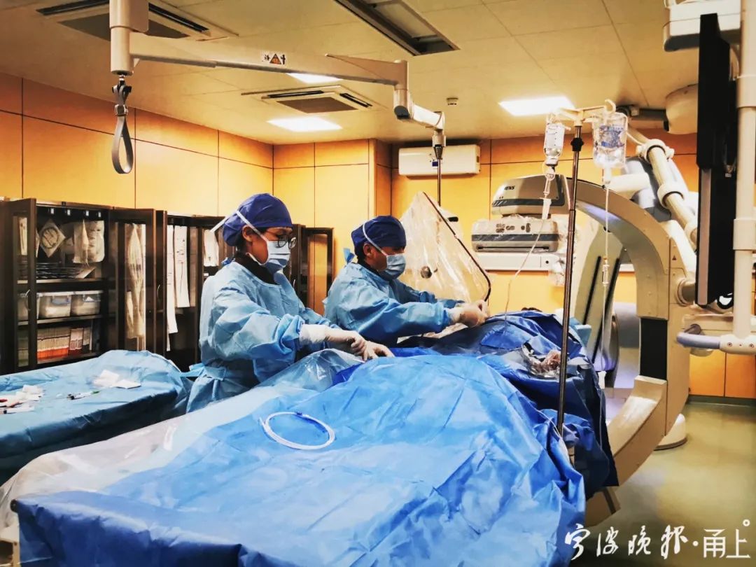 男子头痛难忍竟是罕见病惹祸,腮帮子肿痛的图片及症状