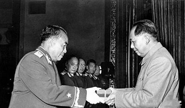 朱国华被判刑后，百姓议论是否会影响朱老总形象，康克清平静回答