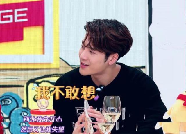 王嘉尔追杨紫了吗,王嘉尔对杨紫打招呼活动