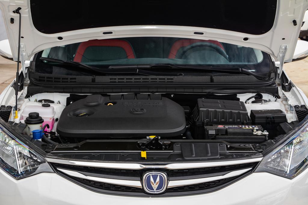 国产最美两厢车长安逸动xt,长安汽车第二代逸动xt