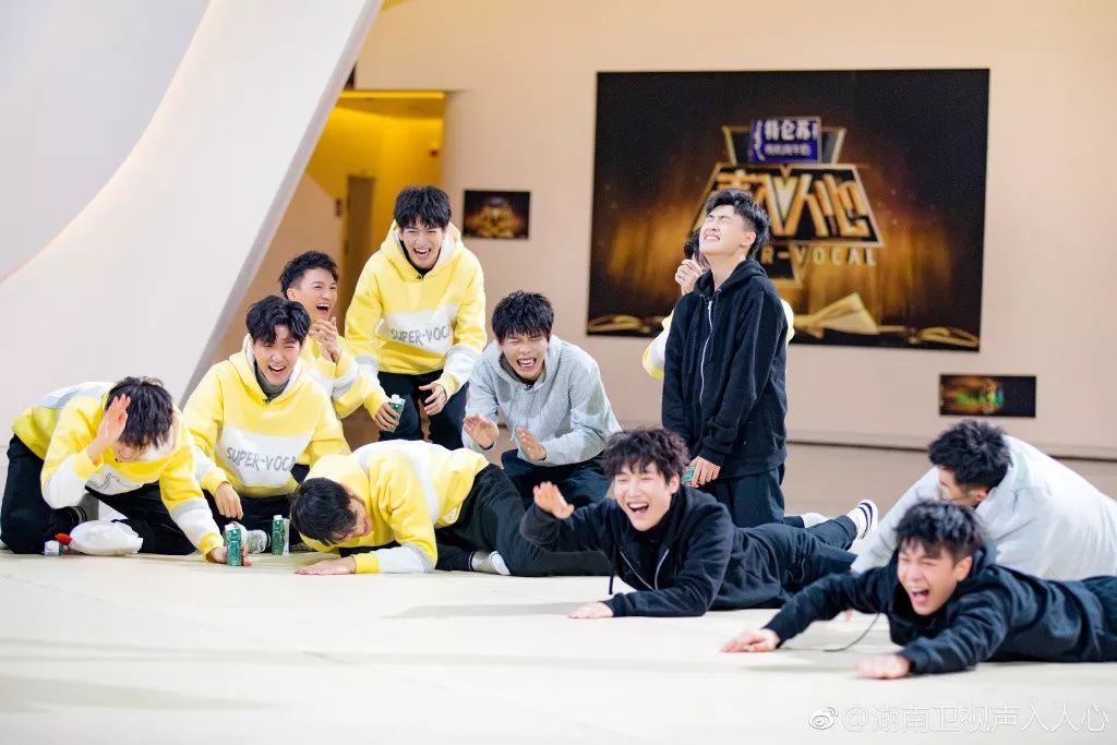 一开始我以为爱上了实力派,没想到他们还全是梗王