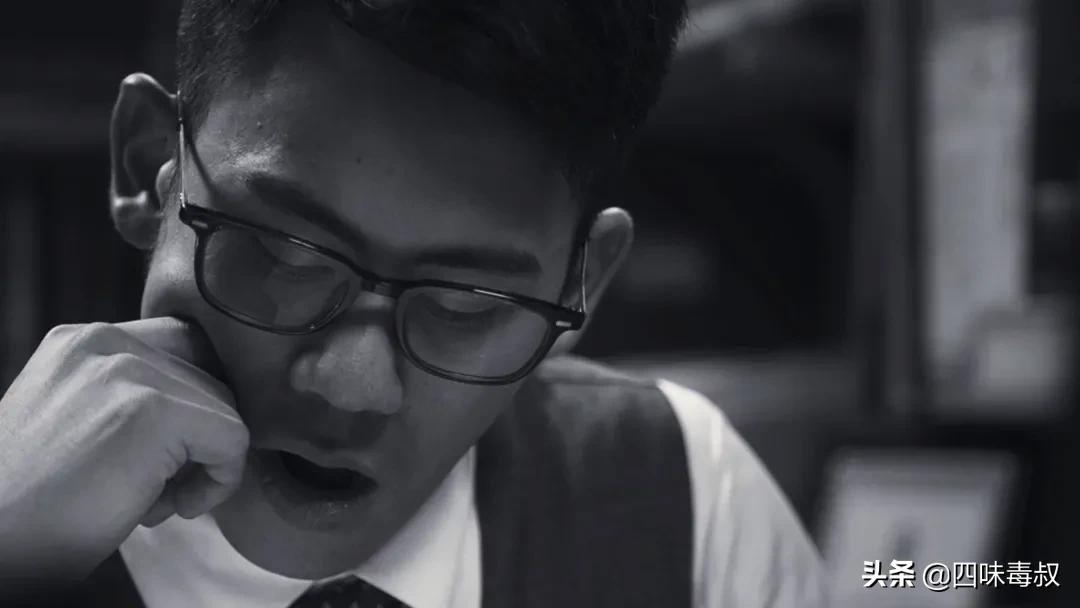 更暗黑、cult的《智齿》，是黑白版《踏血寻梅》吗？