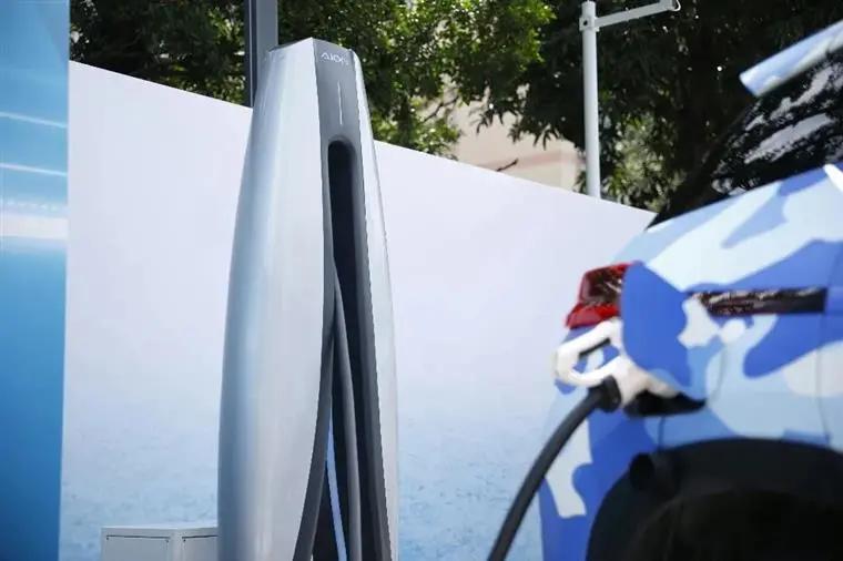 广汽埃安充10分钟能充多少电,了解一下广汽埃安超充技术