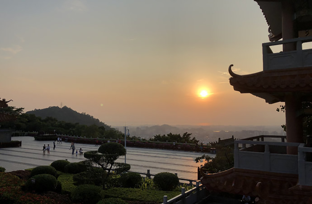 在深圳可不去世界之窗，但不可错过凤凰山森林公园，一览宝安景色