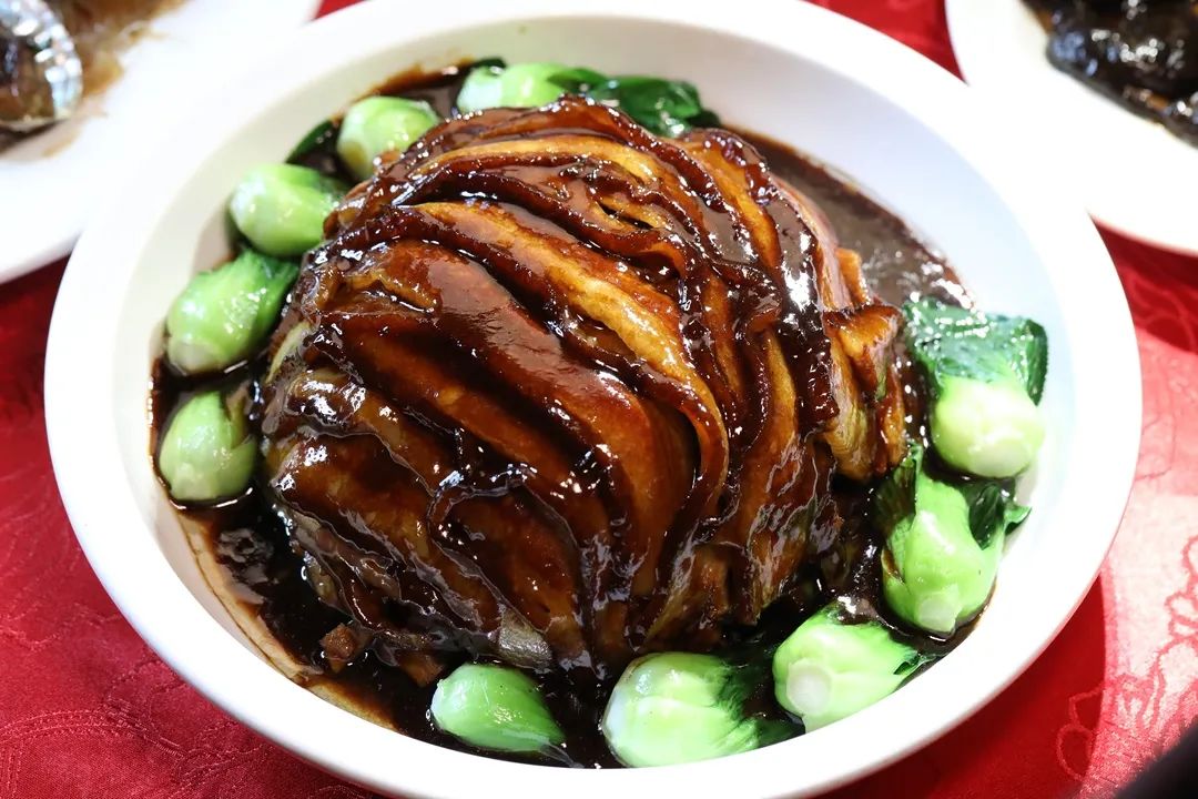 快来!今年在东方明珠塔、国际会议中心、市中心大饭店过年啦