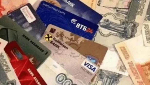 出国留学办了张信用卡，欠下2300万后逃回国的李嘉欣，结果如何