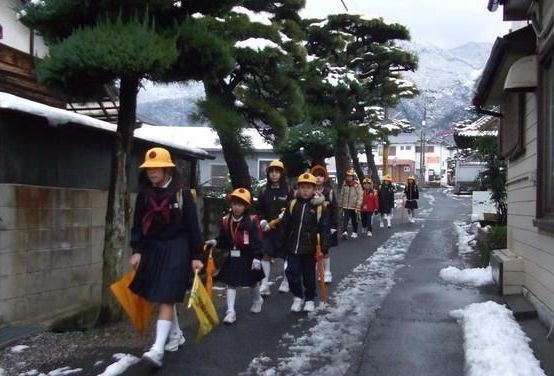 中日妈妈带娃大比拼！看完这几组对比，中国妈直呼：快给我救心丹
