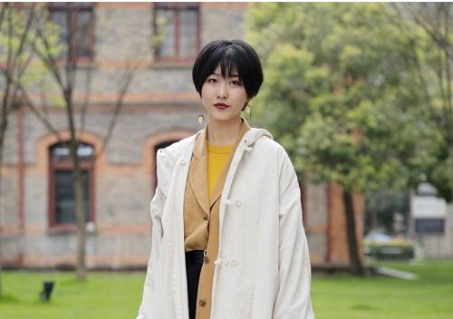 脖子短圆脸剪什么短发,大圆脸齐脖一刀切短发