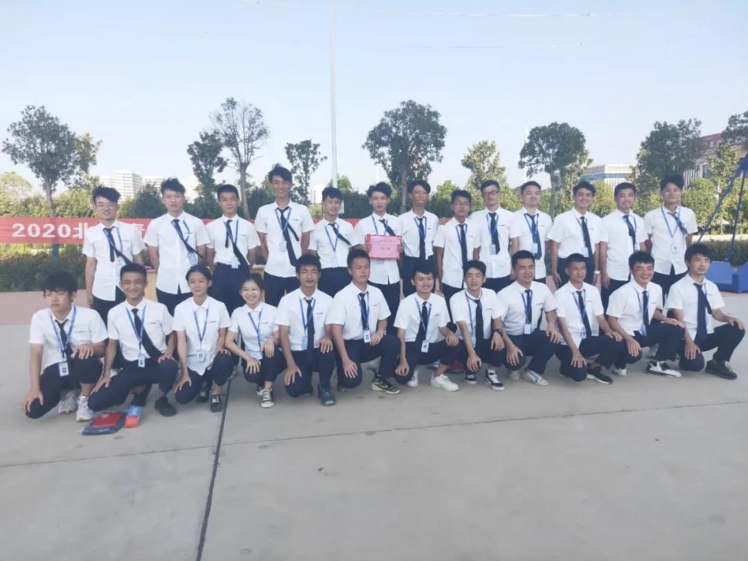 北大青鸟岳阳军训,岳阳北大青鸟小学