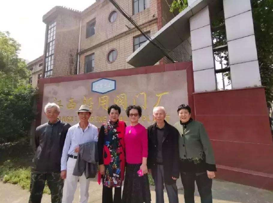 老知青50年后再聚首感叹今昔巨变,五十年后再聚首白发知青永恒情谊