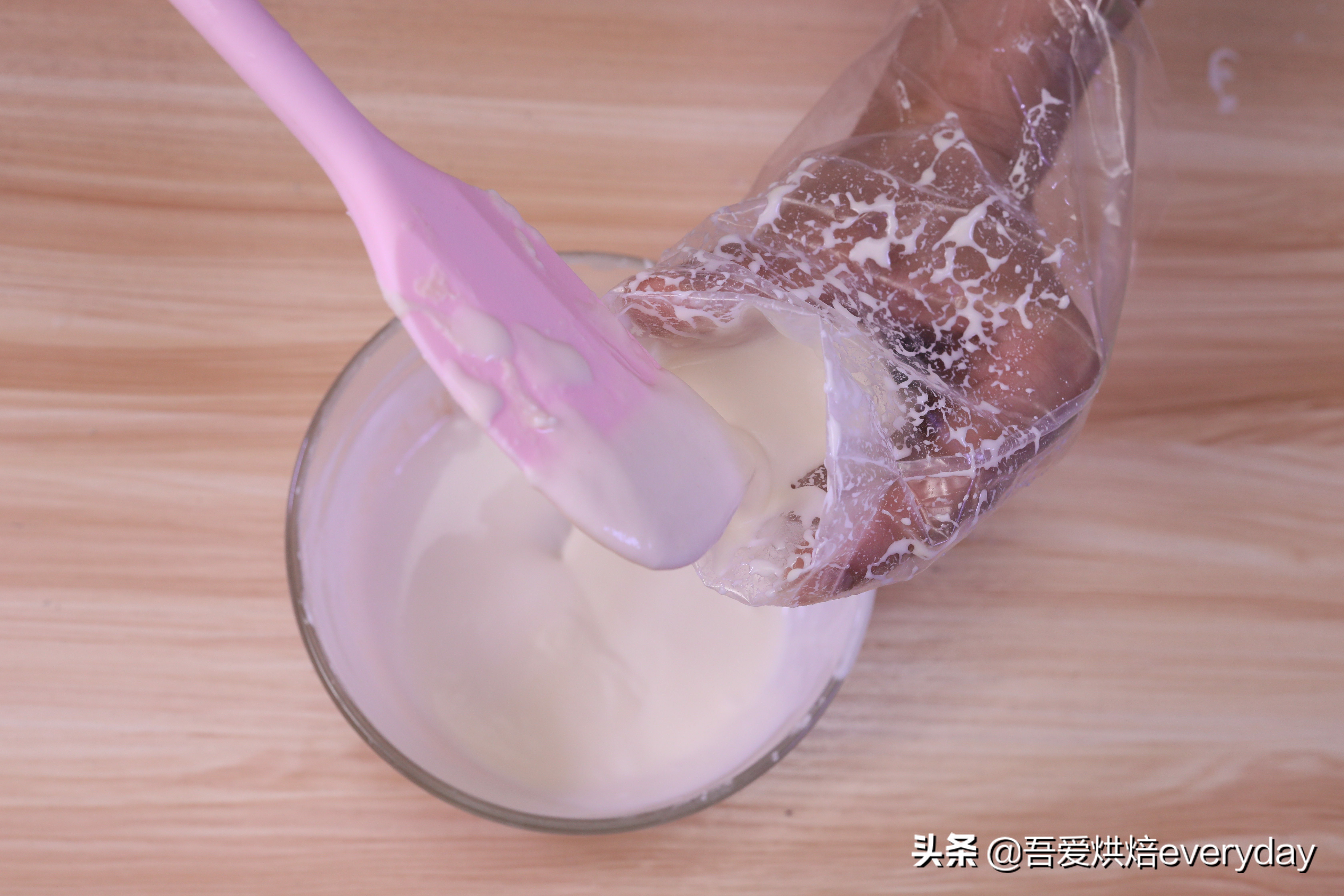 烘焙小技巧超全裱花嘴视频教程,烘焙新手裱花嘴怎么放