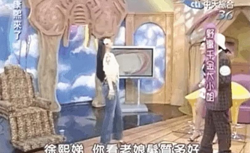 贵圈最大pua阴谋？小花被亲姐*脑洗**30年，还蒙在鼓里…